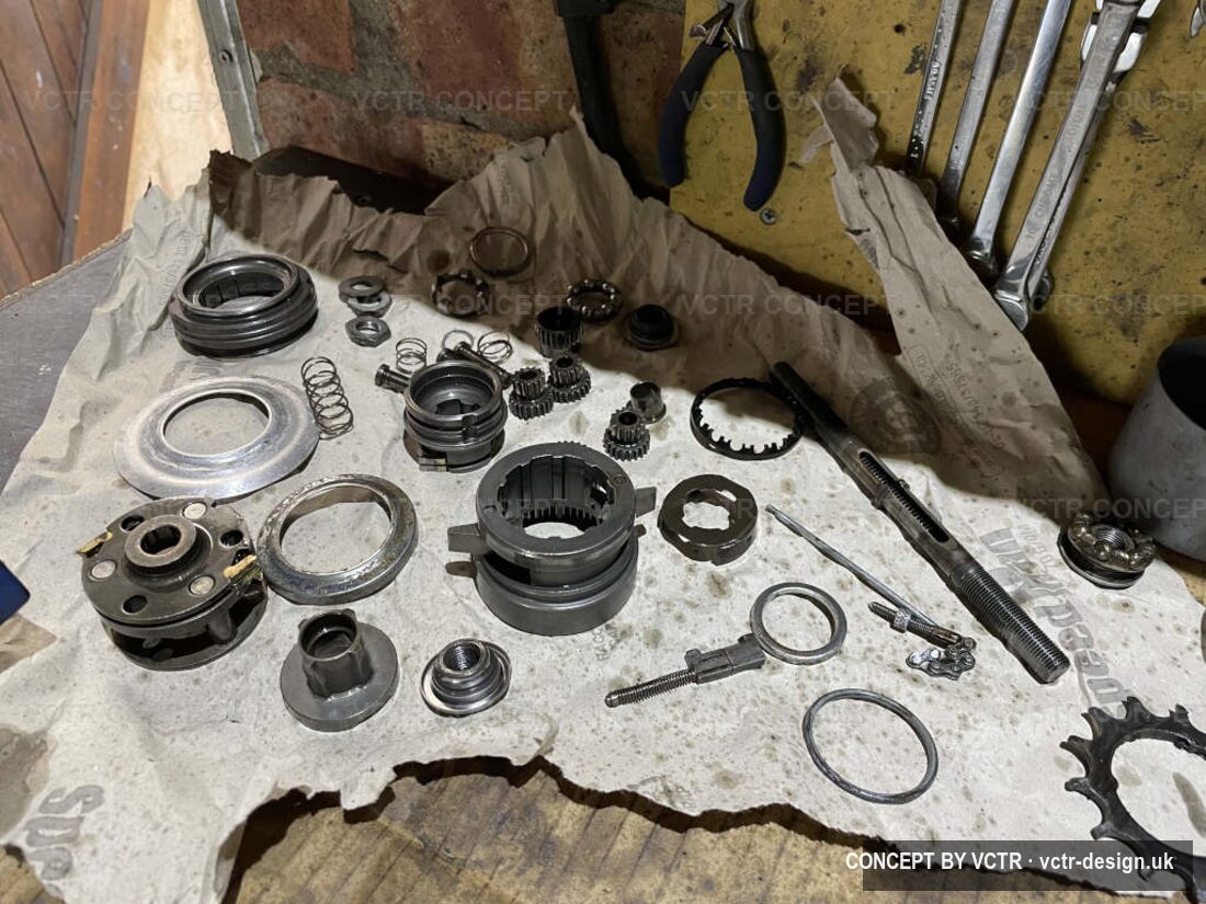 A Brompton Sprinter hub stripped into its components